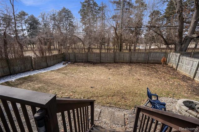 7093 Rolling Hills Drive, Waterford, MI 48327