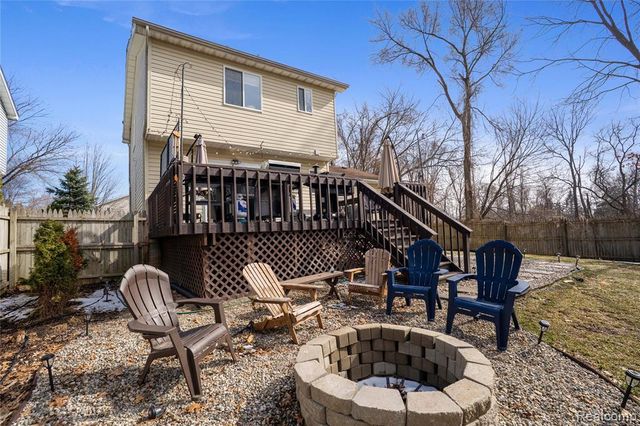 7093 Rolling Hills Drive, Waterford, MI 48327