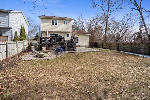 7093 Rolling Hills Drive, Waterford, MI 48327