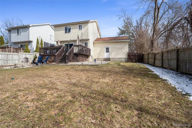 7093 Rolling Hills Drive, Waterford, MI 48327