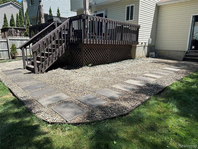 7093 Rolling Hills Drive, Waterford, MI 48327