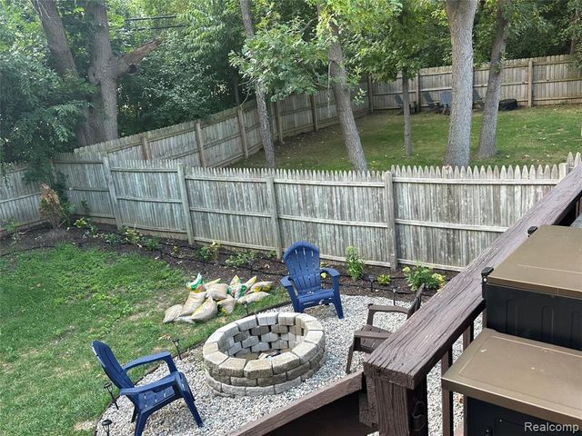 7093 Rolling Hills Drive, Waterford, MI 48327