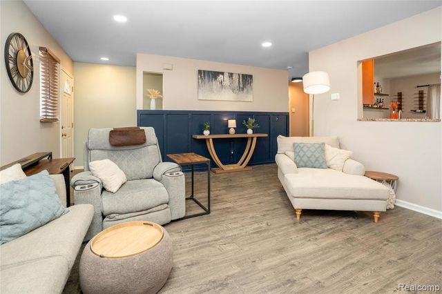 7093 Rolling Hills Drive, Waterford, MI 48327