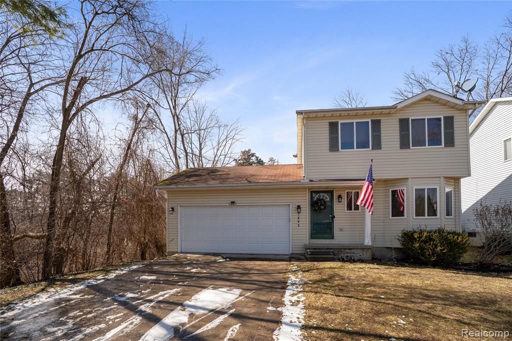 7093 Rolling Hills Drive, Waterford, MI 48327