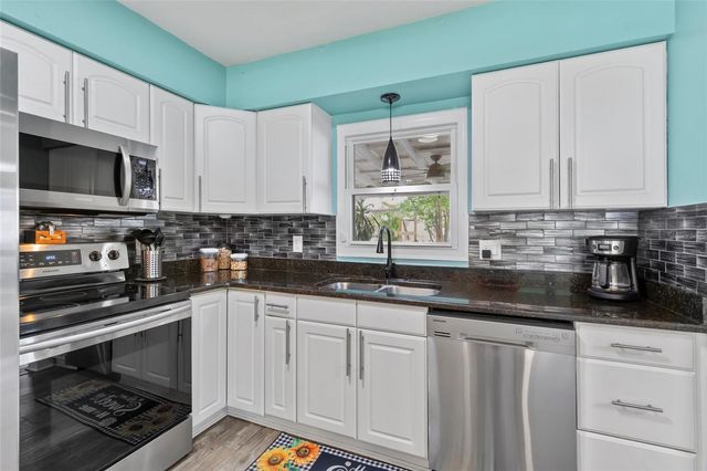 15437 BEDFORD CIRCLE W, Clearwater, FL 33764