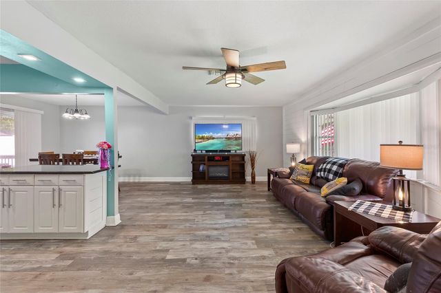 15437 BEDFORD CIRCLE W, Clearwater, FL 33764