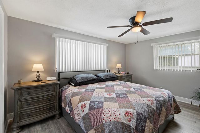 15437 BEDFORD CIRCLE W, Clearwater, FL 33764