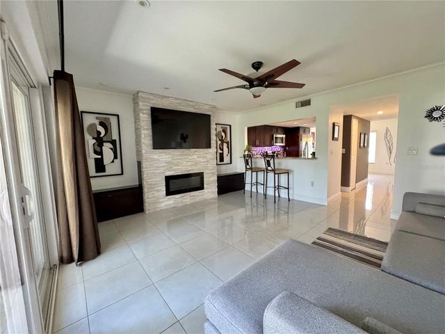 783 99TH AVENUE N 104, St Petersburg, FL 33702