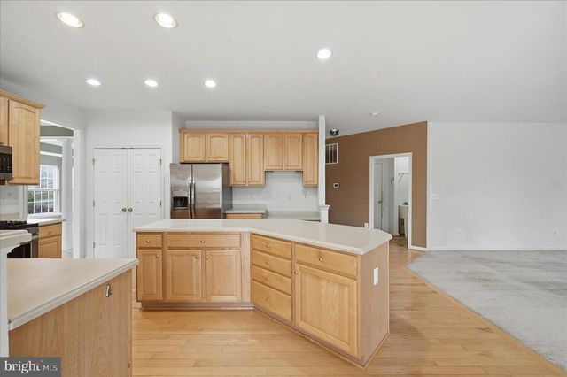 41 PINEHURST CT, Charles Town, WV 25414