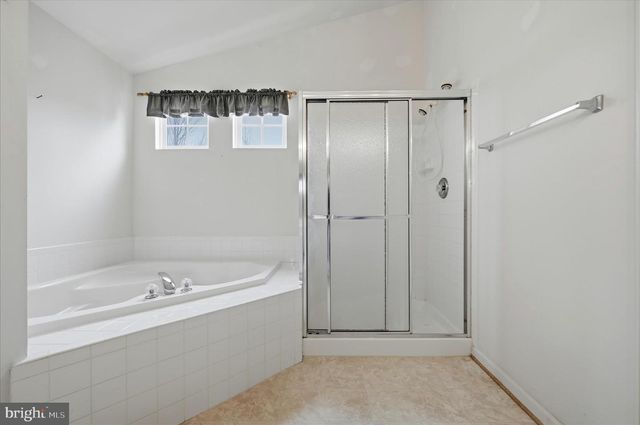 41 PINEHURST CT, Charles Town, WV 25414