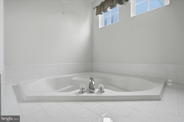 41 PINEHURST CT, Charles Town, WV 25414