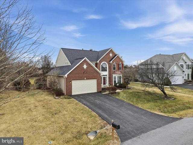 41 PINEHURST CT, Charles Town, WV 25414