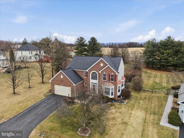 41 PINEHURST CT, Charles Town, WV 25414