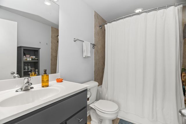 1122 W Catalpa Avenue 706, Chicago, IL 60640