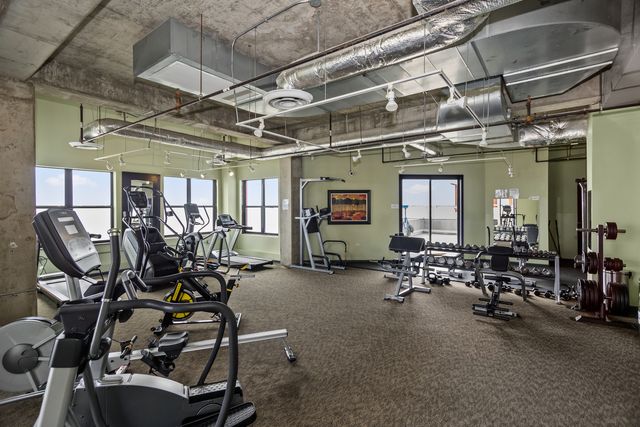 1122 W Catalpa Avenue 706, Chicago, IL 60640