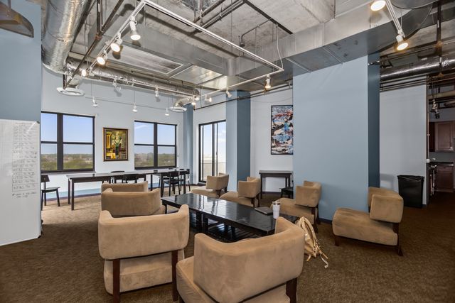 1122 W Catalpa Avenue 706, Chicago, IL 60640