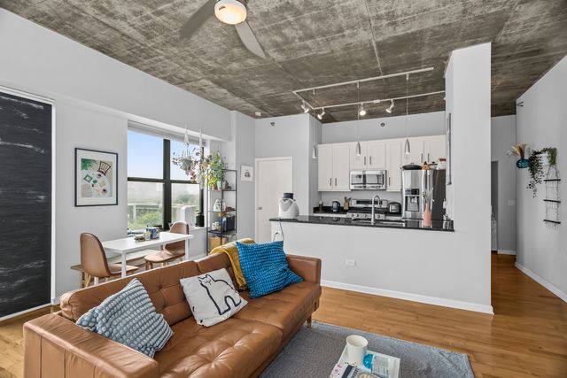1122 W Catalpa Avenue 706, Chicago, IL 60640