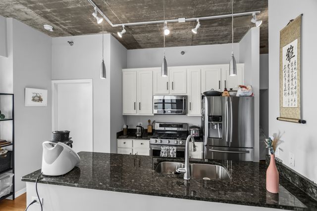1122 W Catalpa Avenue 706, Chicago, IL 60640