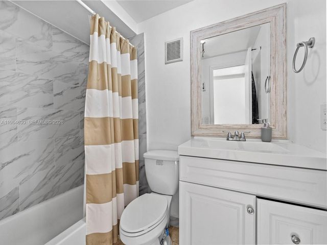 10641 SW 108th Ave 2E, Miami, FL 33176