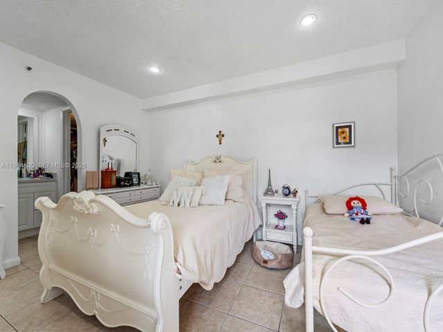 10641 SW 108th Ave 2E, Miami, FL 33176