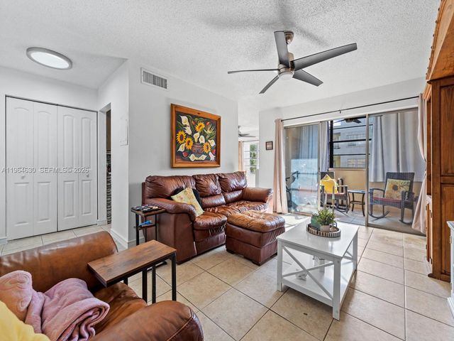 10641 SW 108th Ave 2E, Miami, FL 33176