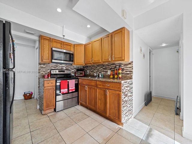 10641 SW 108th Ave 2E, Miami, FL 33176