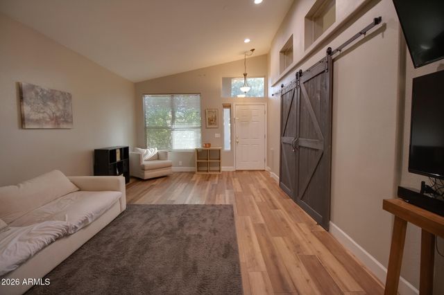 1076 W Glenmere Drive, Chandler, AZ 85224