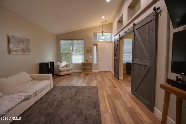 1076 W Glenmere Drive, Chandler, AZ 85224