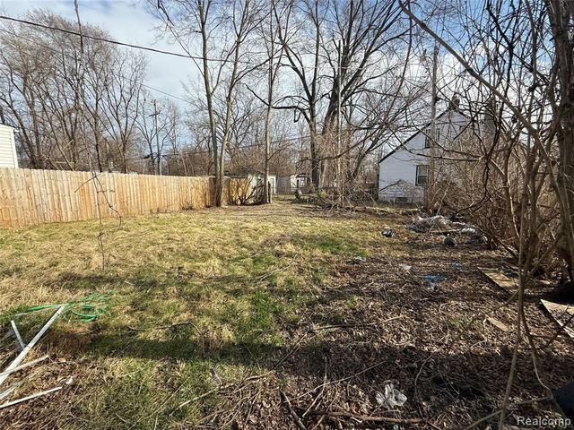 22341 Lyndon Street, Detroit, MI 48223