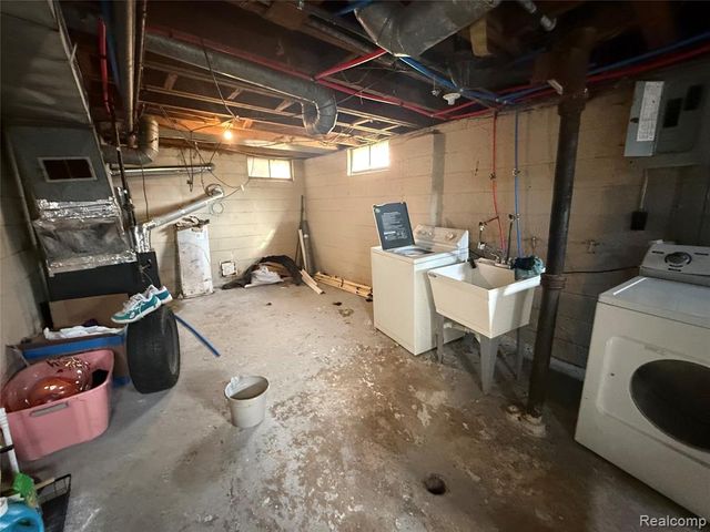 22341 Lyndon Street, Detroit, MI 48223