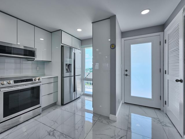 2611 N Riverside Drive 606, Pompano Beach, FL 33062