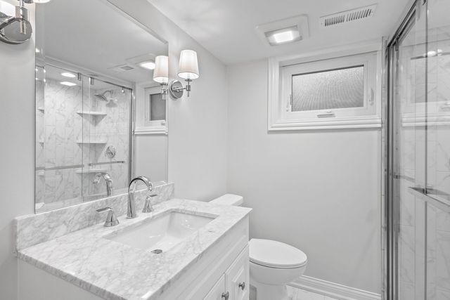 223 Kenloch Avenue, Libertyville, IL 60048