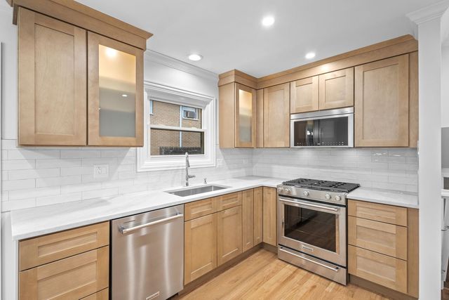 223 Kenloch Avenue, Libertyville, IL 60048