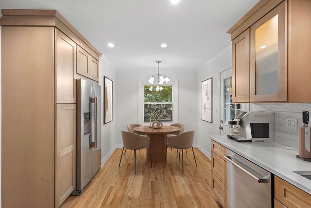 223 Kenloch Avenue, Libertyville, IL 60048