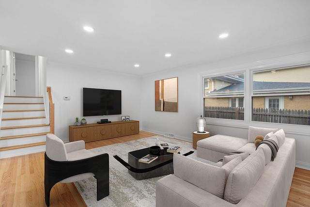 223 Kenloch Avenue, Libertyville, IL 60048