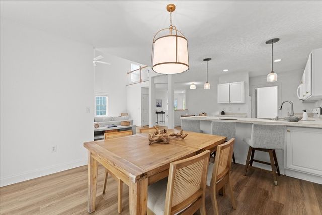 2 Berrywood Ct 2, Bourne, MA 02532