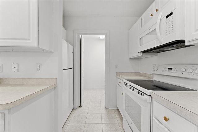 2 Berrywood Ct 2, Bourne, MA 02532