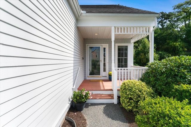 2 Berrywood Ct 2, Bourne, MA 02532