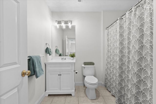 2 Berrywood Ct 2, Bourne, MA 02532