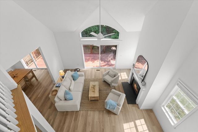 2 Berrywood Ct 2, Bourne, MA 02532