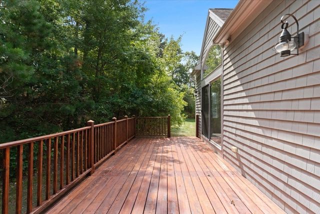 2 Berrywood Ct 2, Bourne, MA 02532