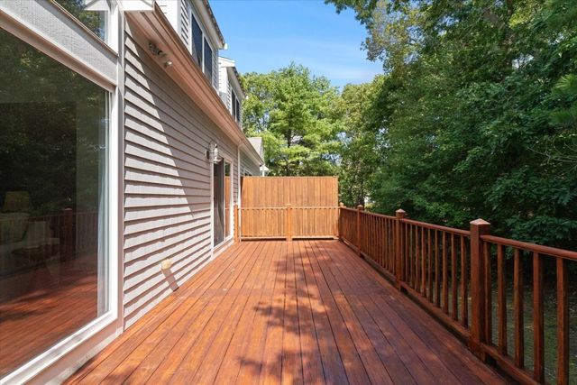 2 Berrywood Ct 2, Bourne, MA 02532
