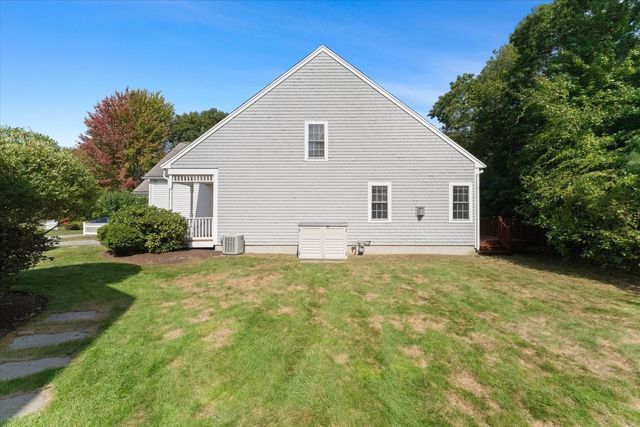 2 Berrywood Ct 2, Bourne, MA 02532