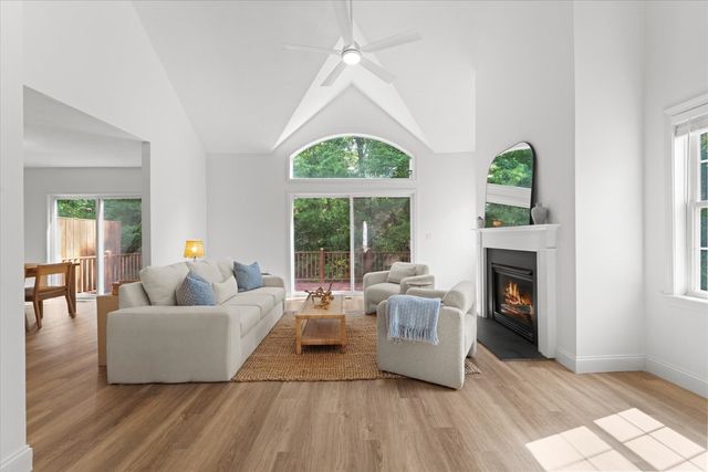 2 Berrywood Ct 2, Bourne, MA 02532