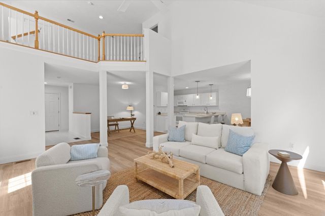 2 Berrywood Ct 2, Bourne, MA 02532