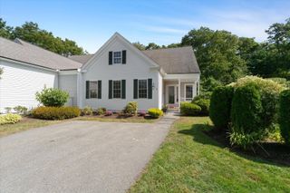 2 Berrywood Ct 2, Bourne, MA 02532