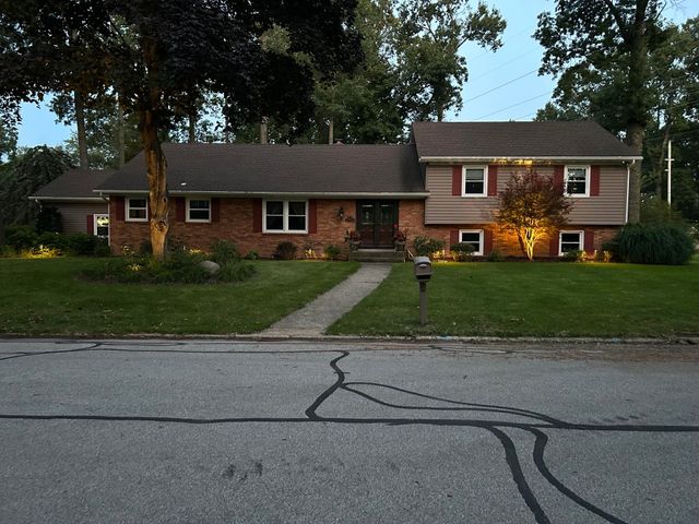4000 Hemlock Drive, Valparaiso, IN 46383
