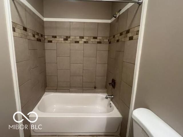 945 Fox Hill Drive, Indianapolis, IN 46228