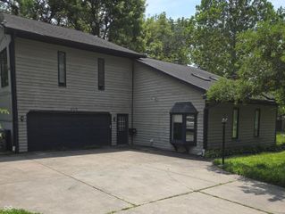945 Fox Hill Drive, Indianapolis, IN 46228