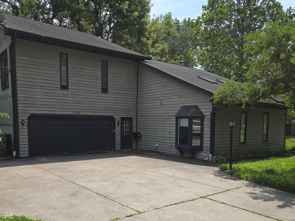 945 Fox Hill Drive, Indianapolis, IN 46228